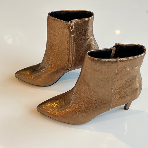 Leather in Dark gold stiletto ankle boots Le Chateau - Picture 3 of 7